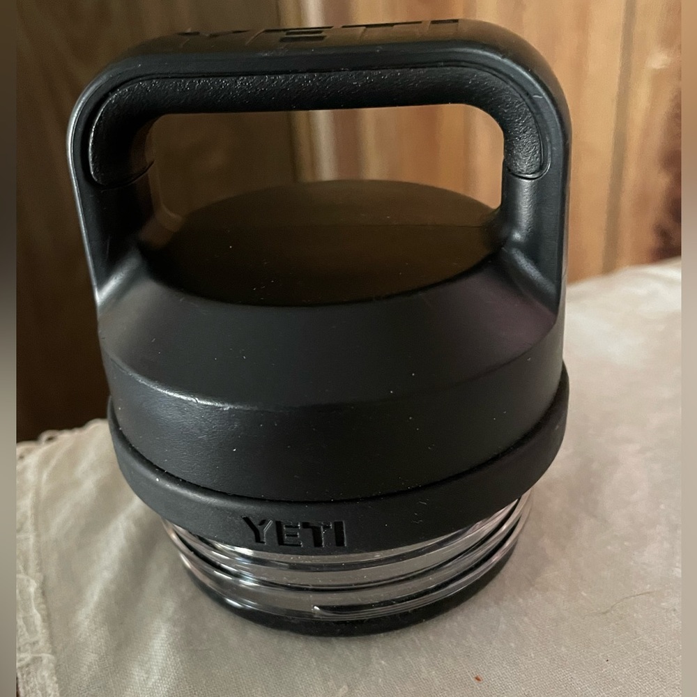 Yeti rambler chug top